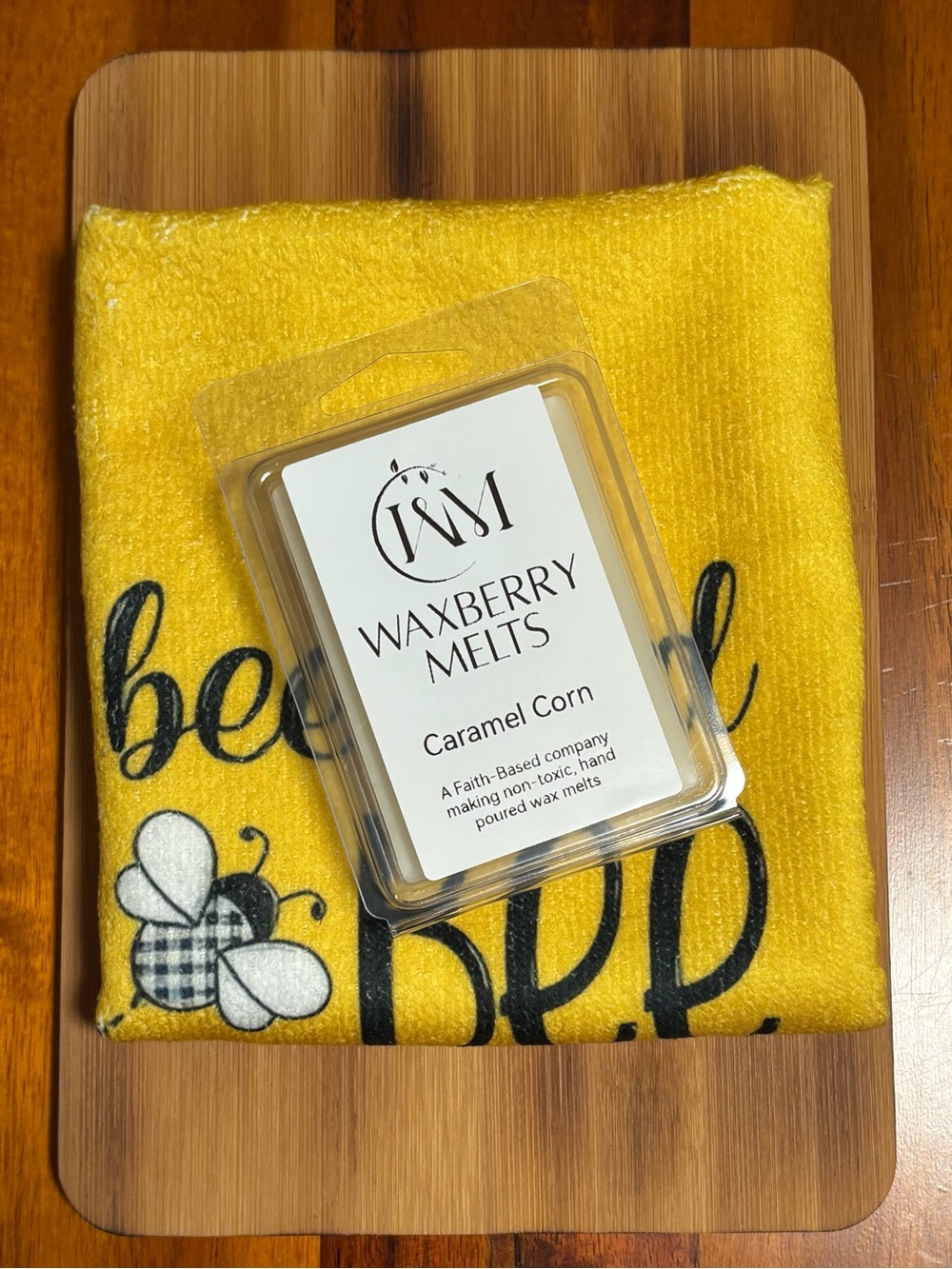 Hand Crafted Gift Set with Caramel Corn Scented Wax Melts - Picture 2 of 4